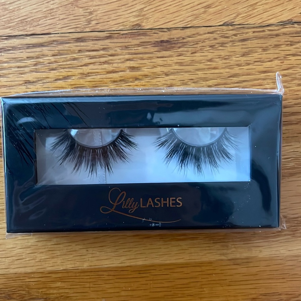 Lilly lashes in Monaco